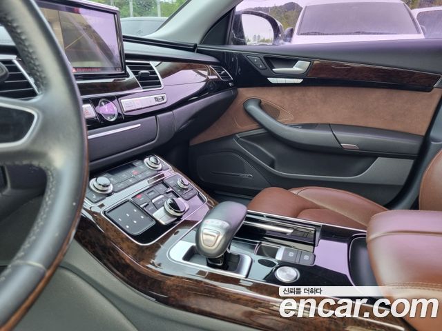Audi A8 2015 — photo 14