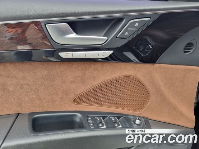 Audi A8 2015 — photo 15