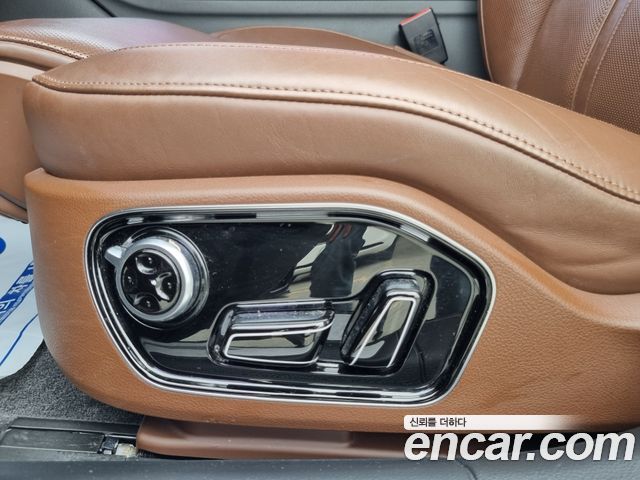 Audi A8 2015 — photo 16