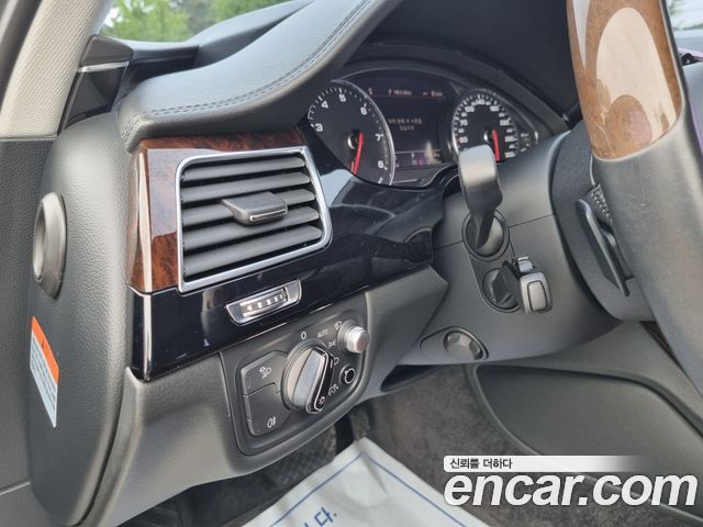 Audi A8 2015 — photo 17