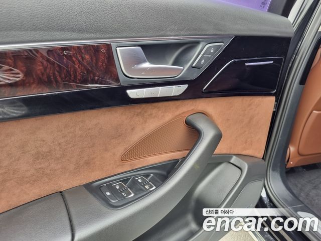 Audi A8 2015 — photo 18