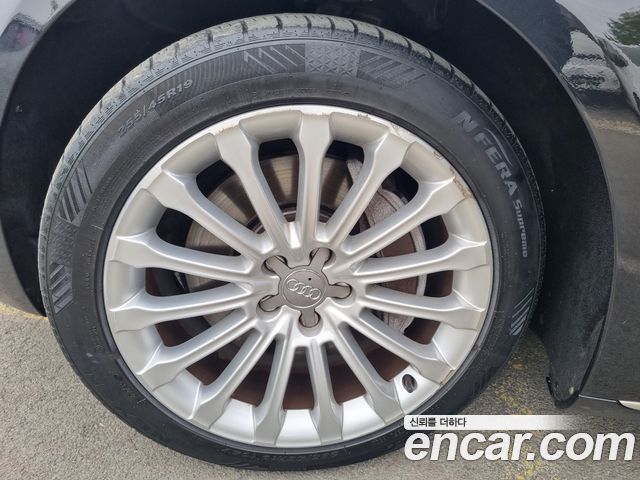 Audi A8 2015 — photo 20