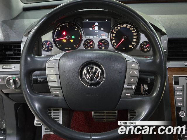 Volkswagen Phaeton 2011 — photo 9