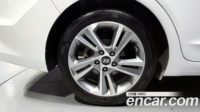 Hyundai AVANTE 2017 — photo 5