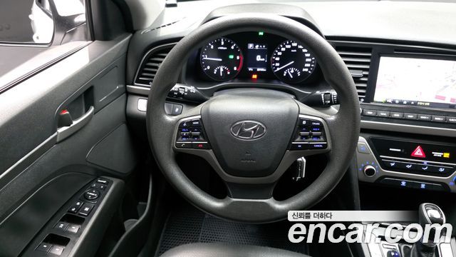 Hyundai AVANTE 2017 — photo 13