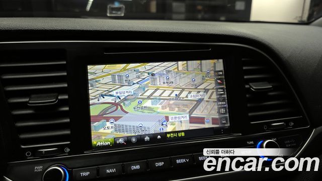 Hyundai AVANTE 2017 — photo 14