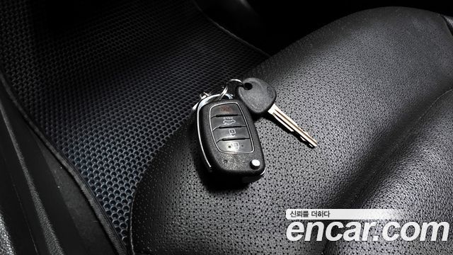 Hyundai AVANTE 2017 — photo 17