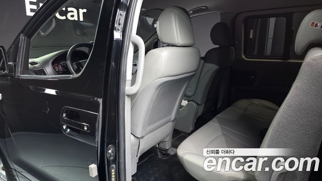 Hyundai Starex 2017 — photo 11