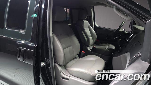 Hyundai Starex 2017 — photo 13
