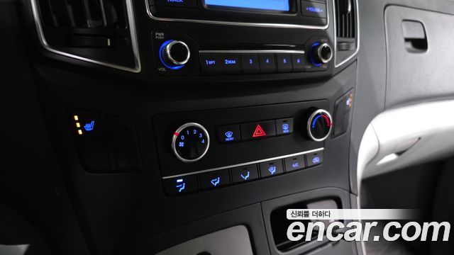 Hyundai Starex 2017 — photo 17