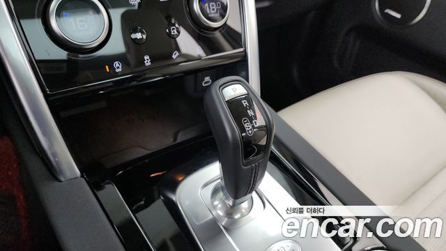 Land Rover Discovery Sport 2021 — photo 12