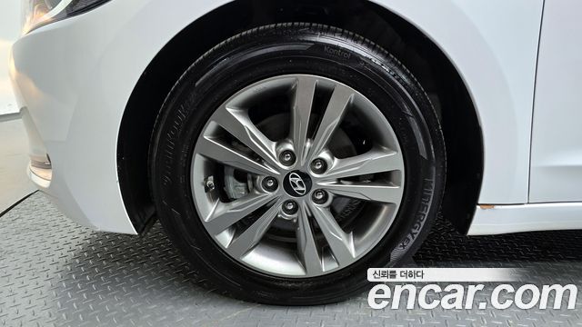 Hyundai AVANTE 2017 — photo 5