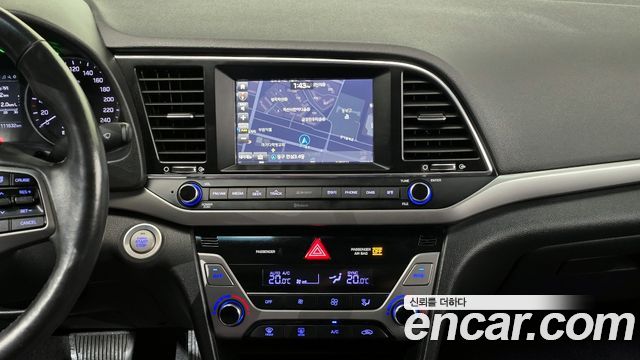Hyundai AVANTE 2017 — photo 24