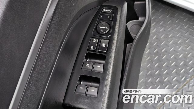 Hyundai AVANTE 2017 — photo 25