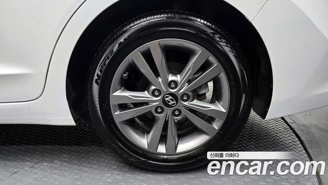 Hyundai AVANTE 2017 — photo 7