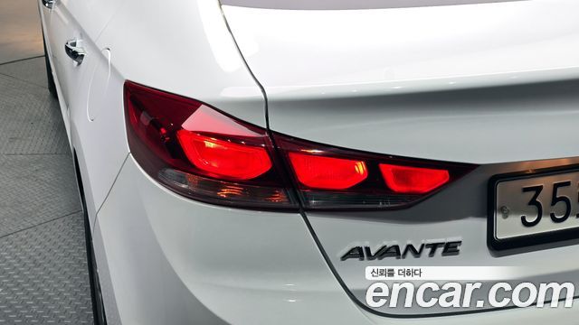 Hyundai AVANTE 2017 — photo 9
