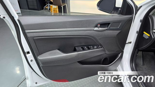 Hyundai AVANTE 2017 — photo 14