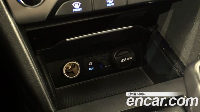 Hyundai AVANTE 2017 — photo 28