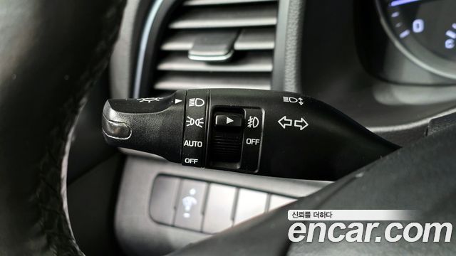 Hyundai AVANTE 2017 — photo 30