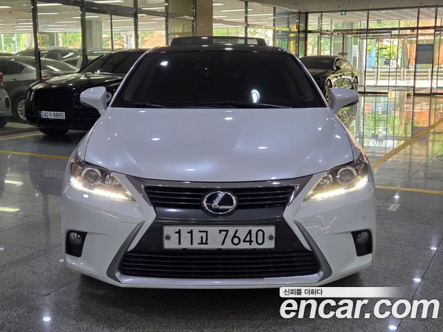 Lexus CT200h 2015 — photo 2
