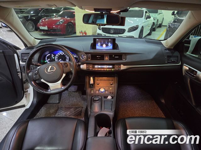 Lexus CT200h 2015 — photo 8