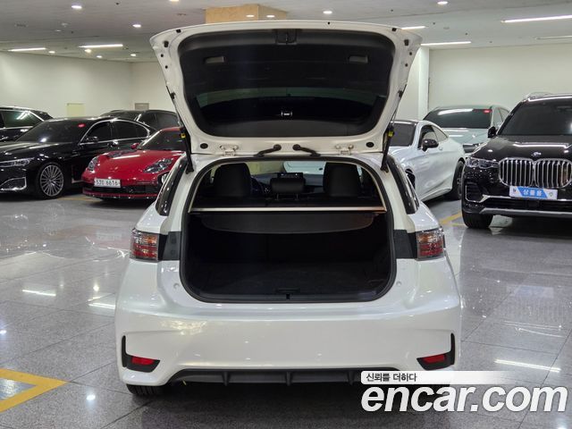 Lexus CT200h 2015 — photo 19