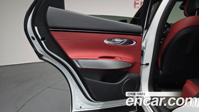 Genesis GV70 2021 — photo 15