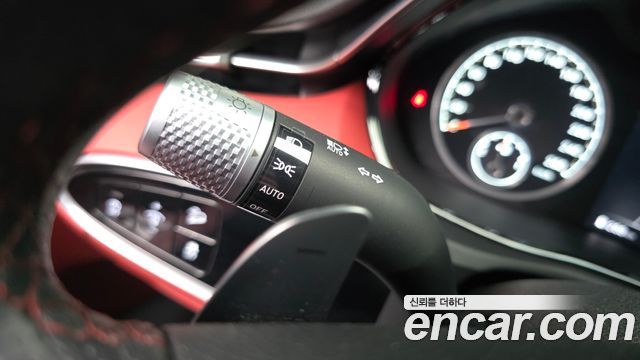 Genesis GV70 2021 — photo 28