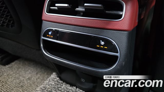 Genesis GV70 2021 — photo 30