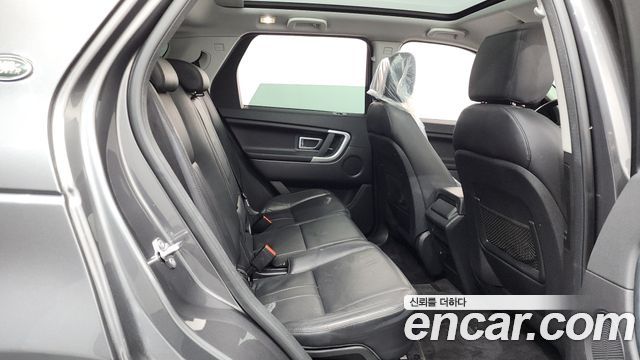 Land Rover Discovery Sport 2018 — photo 16