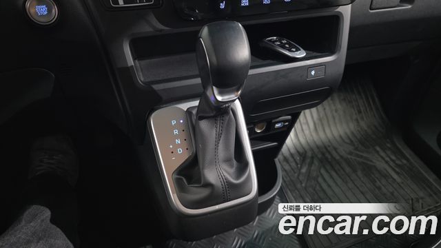 Hyundai Staria 2022 — photo 9
