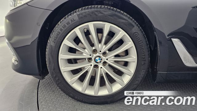 BMW 5-Series 2020 — photo 5