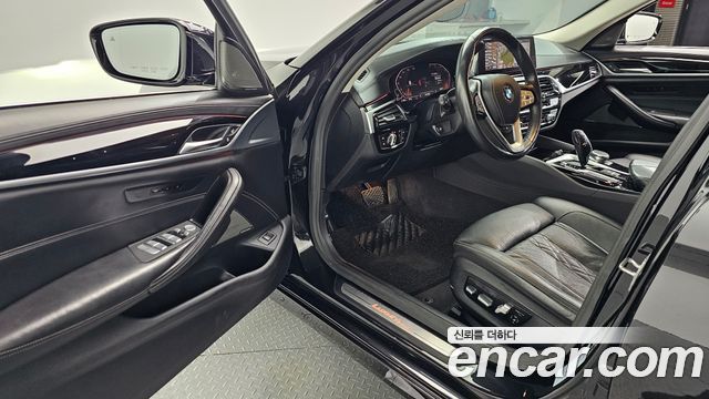 BMW 5-Series 2020 — photo 13
