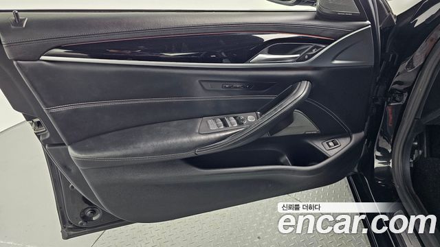 BMW 5-Series 2020 — photo 14
