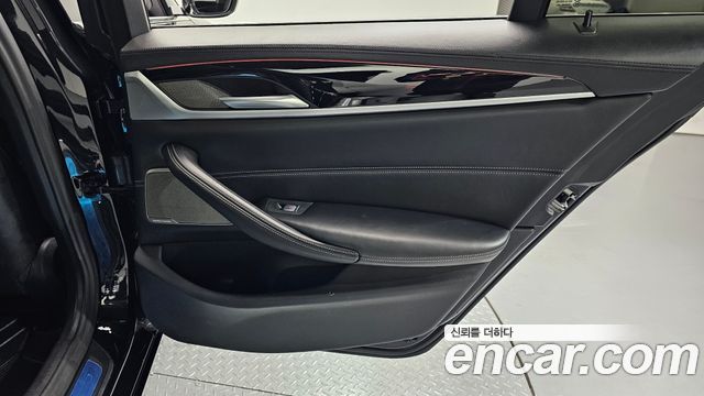 BMW 5-Series 2020 — photo 15