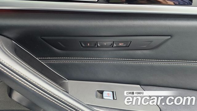 BMW 5-Series 2020 — photo 31