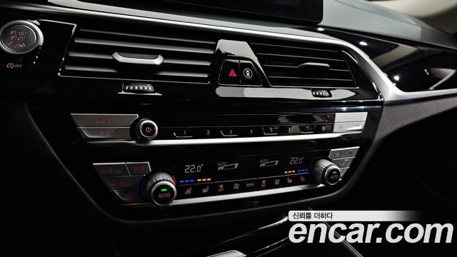 BMW 5-Series 2020 — photo 33
