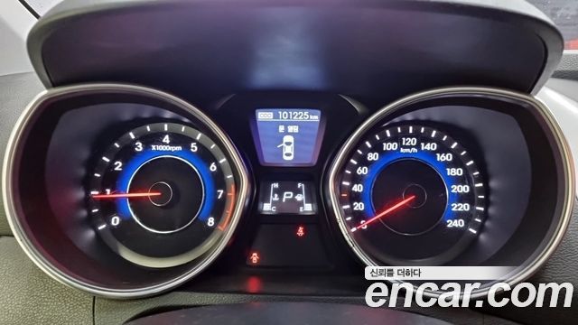 Hyundai AVANTE 2014 — photo 8