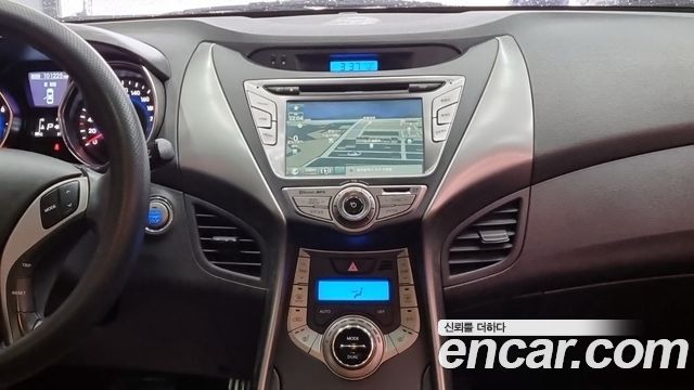 Hyundai AVANTE 2014 — photo 13