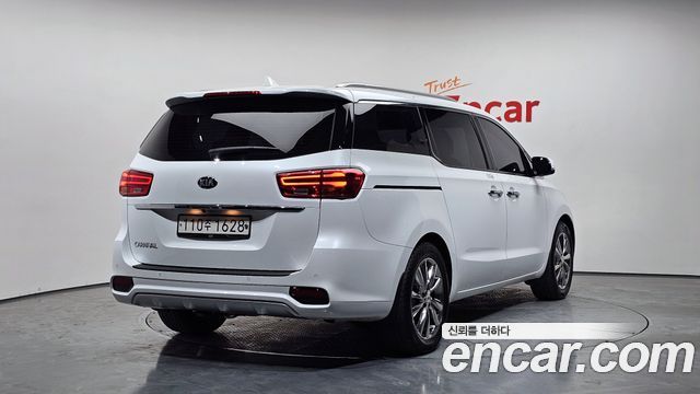Kia Canival 2019 — photo 2