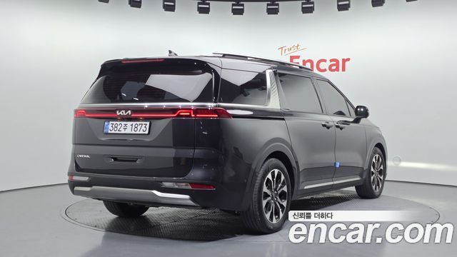 Kia Canival 2023 — photo 2