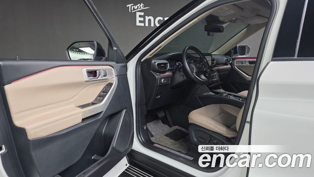 Ford Explorer 2021 — photo 10