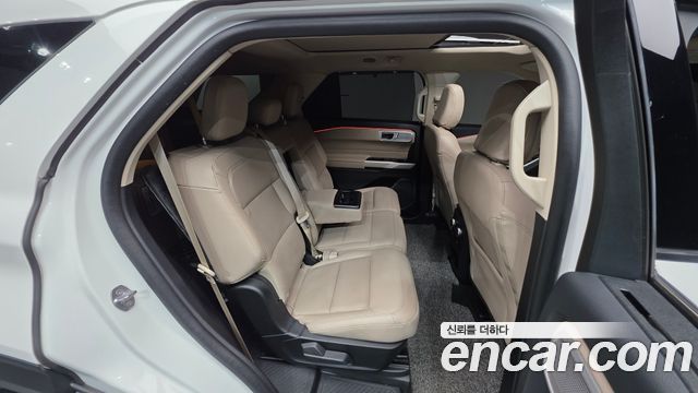 Ford Explorer 2021 — photo 17