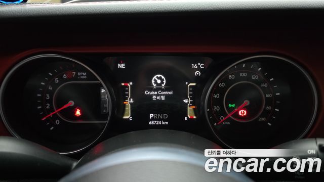 Jeep Wrangler 2020 — photo 11