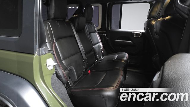 Jeep Wrangler 2020 — photo 18