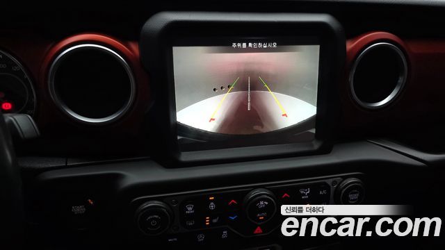 Jeep Wrangler 2020 — photo 21