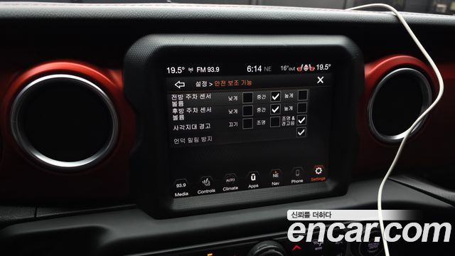 Jeep Wrangler 2020 — photo 22