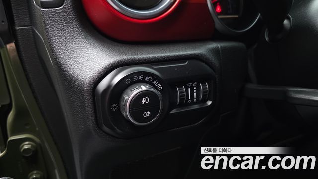 Jeep Wrangler 2020 — photo 23