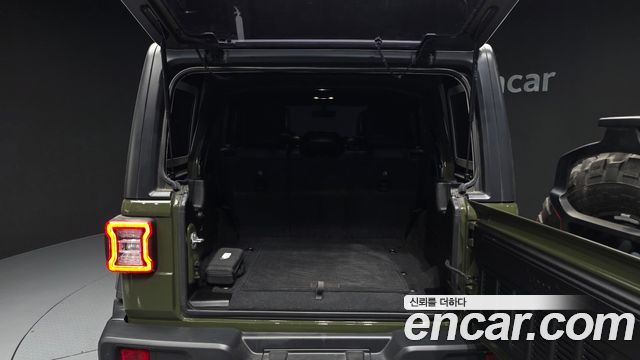 Jeep Wrangler 2020 — photo 26