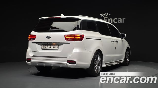 Kia Canival 2019 — photo 2